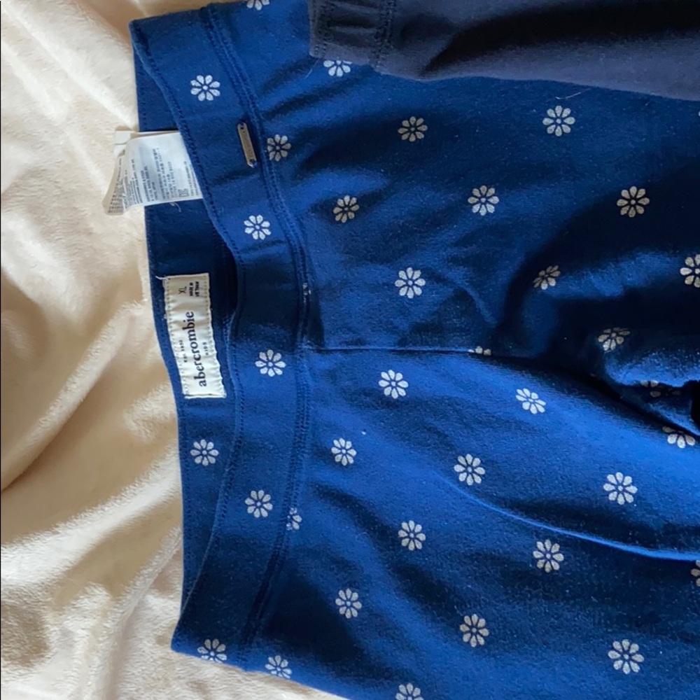 2 pairs Abercrombie leggings